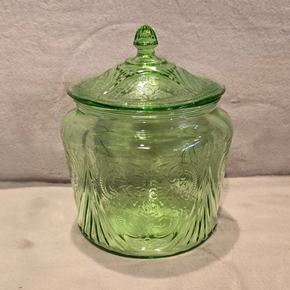 Vintage Hazel Atlas Green Depression Uranium Royal Lace Cookie/Biscuit Jar